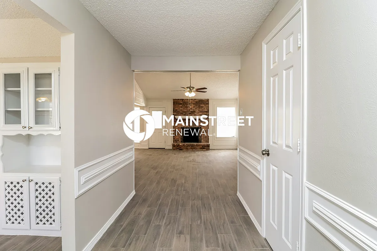 Foyer - 4104 Firethorn Dr