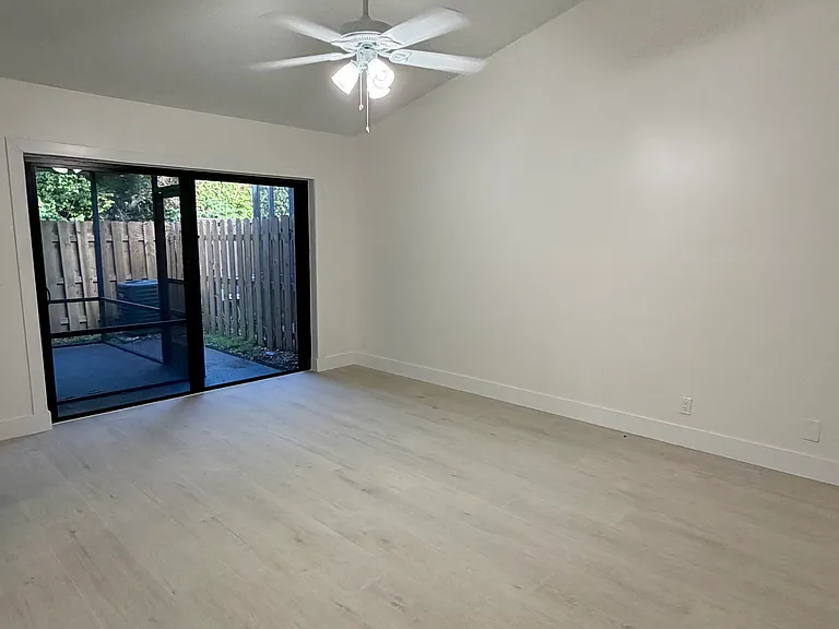 11061 Nutmeg Dr — Photo 13