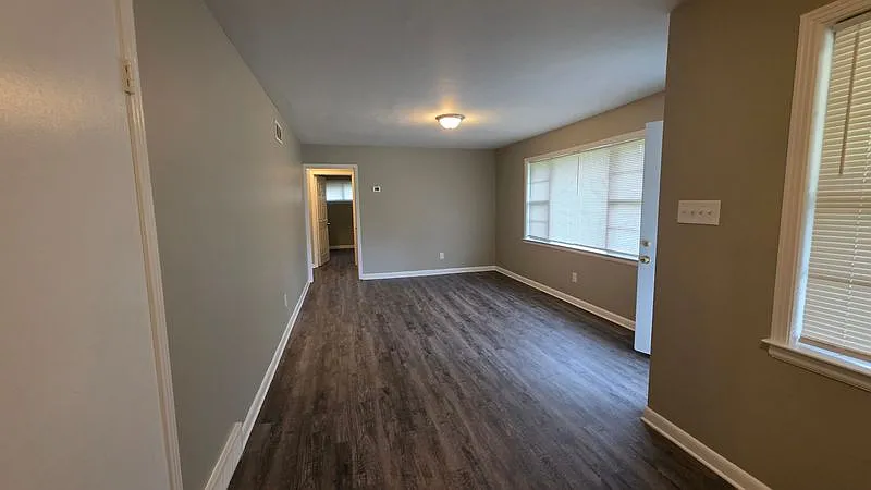 Charming 3-Bedroom Brick Home with Fenced Backyard — Photo 3