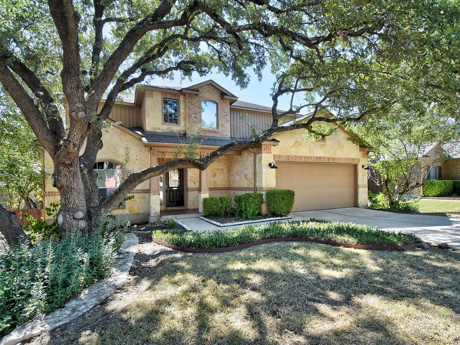 Move In Ready Spacious 4-Bedroom, 3-Bath Home — Photo 2