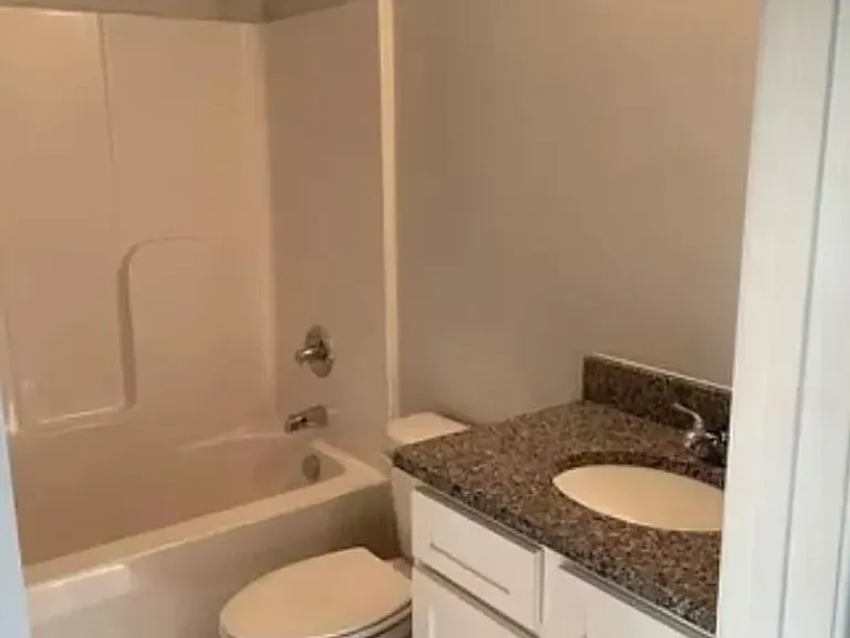 !! Get $100 Off !! 3br 2.5ba Home W/ Updated Kitchen Stainless Appliances Assigned Parking In Sal... — Photo 14