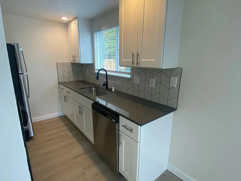 Arie Apartments — Photo 10