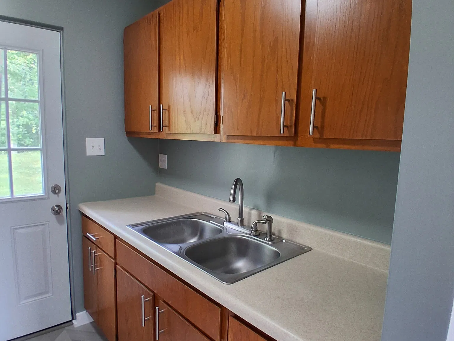 1 bed, 700 sqft, $1,200 — Photo 3