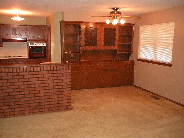 2nd image of 4717 Leslie Dr