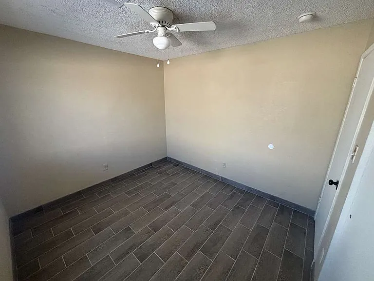 730 W Patricia St — Photo 14