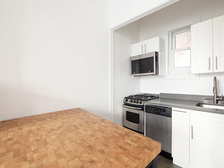 24 Jane St #5A — Photo 4
