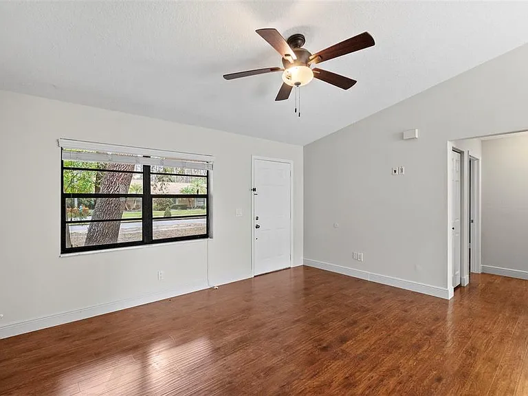 723 Pent St — Photo 5