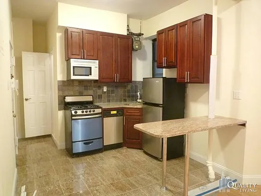 Rented by (Legacy) NY Quality Living Uptown | media 9