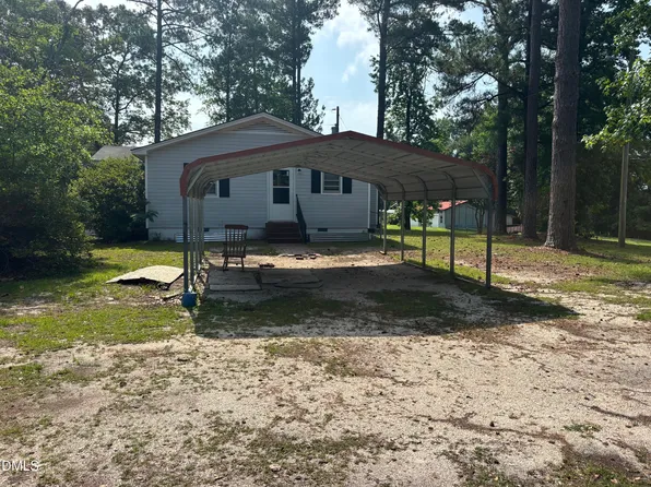 7941 Overhills Rd, Spring Lake, NC 28390