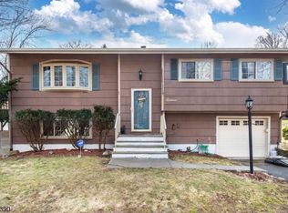 11 Reynard Rd, Hopatcong, NJ 07843