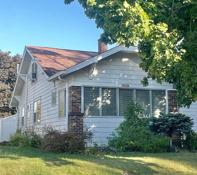 1st image of 1829 42nd St