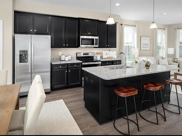 4 Friendship Ct — Photo 9