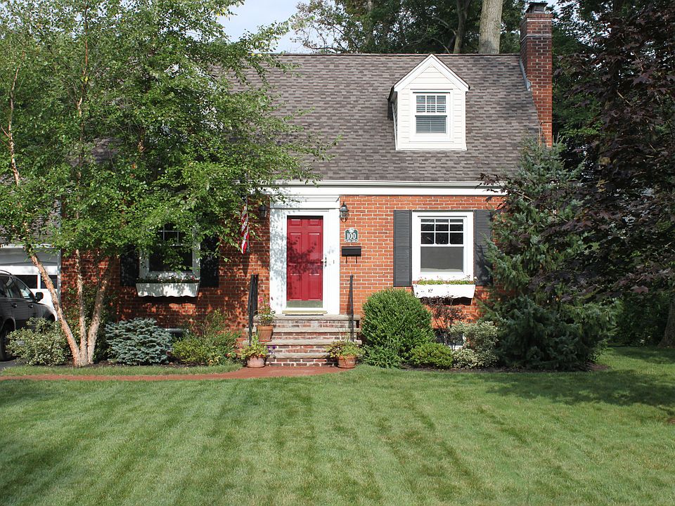 1st image of 100 Beechwood Dr