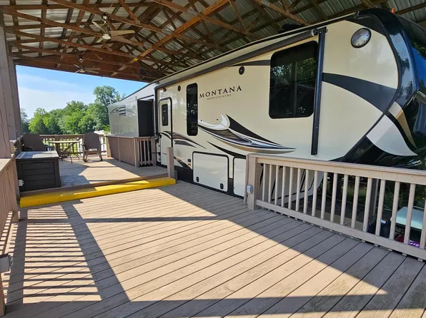 15 Old Faceful St, Falling Waters, WV 25419
