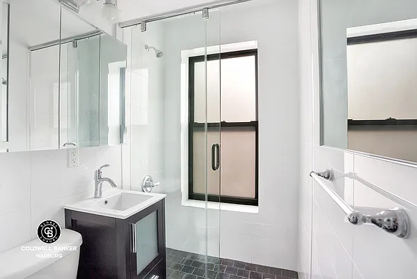 Rented by Coldwell Banker Warburg | media 11