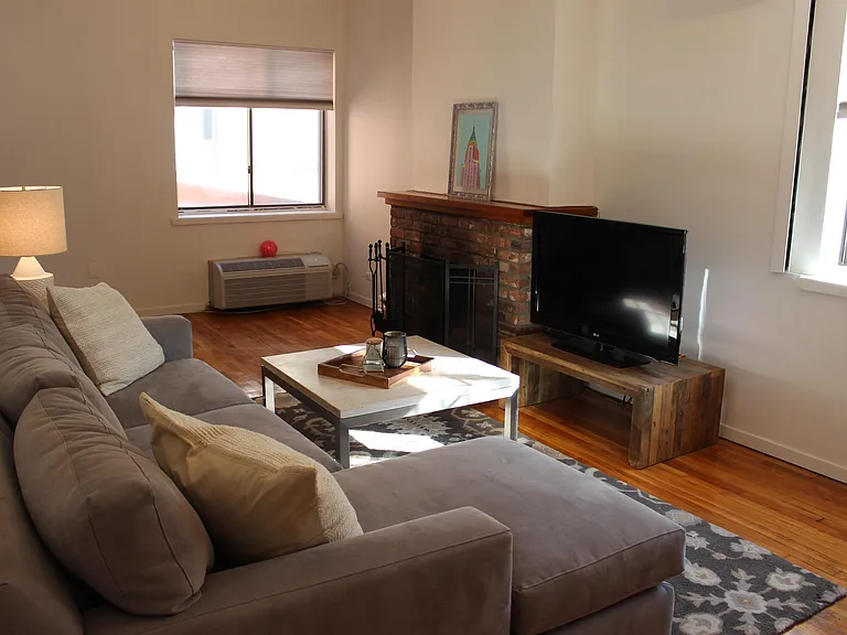 41 1st St #2G — Photo 1