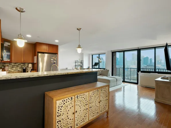 700 Grove Street image 5 of 39