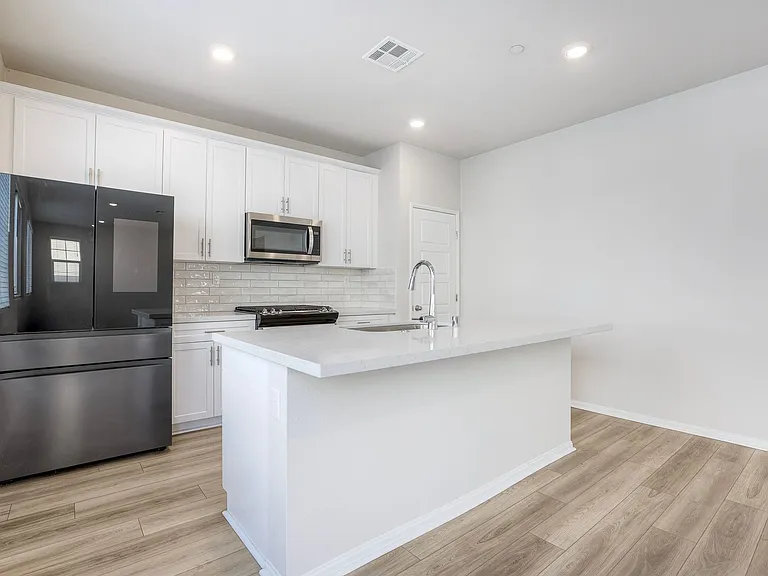 40530 Melrose Dr — Photo 11