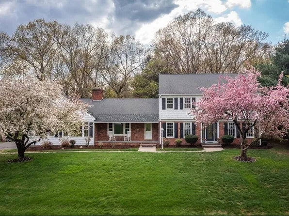 403 Pinewood Dr, Longmeadow, MA 01106