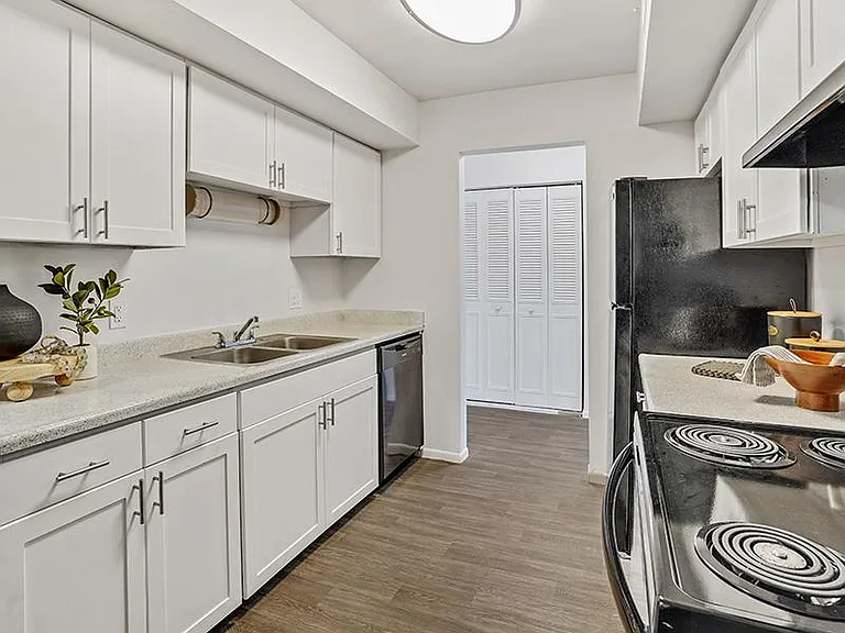 Mid Central — Photo 1