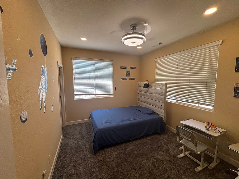4800 Village Green Dr — Photo 12