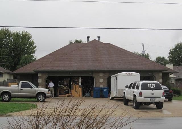 2nd image of 921 N Main St