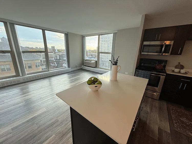 The Bryn - 5600 N Sheridan Rd — Photo 25