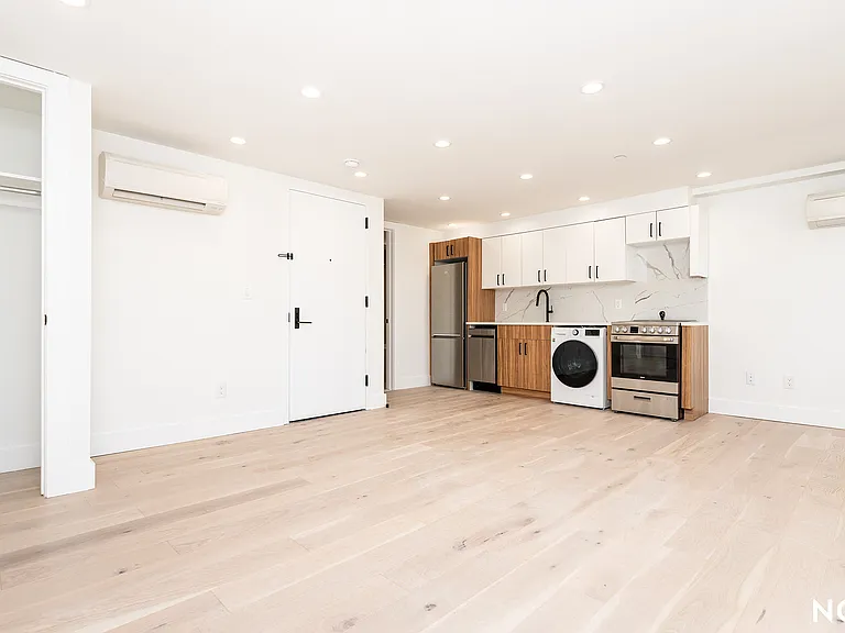 485 Tompkins Ave #4C — Photo 2