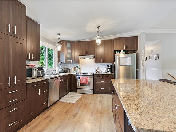 4th image of 3313 Barrington Rd