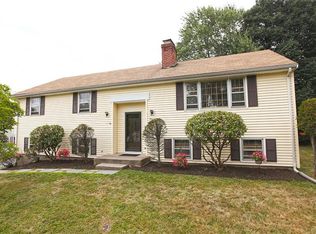 11 Downing Cir, Bloomfield, CT 06002