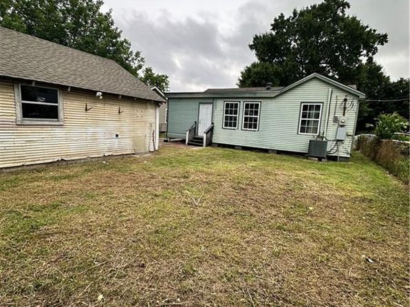 42 W Chalmette Cir, Chalmette, LA 70043