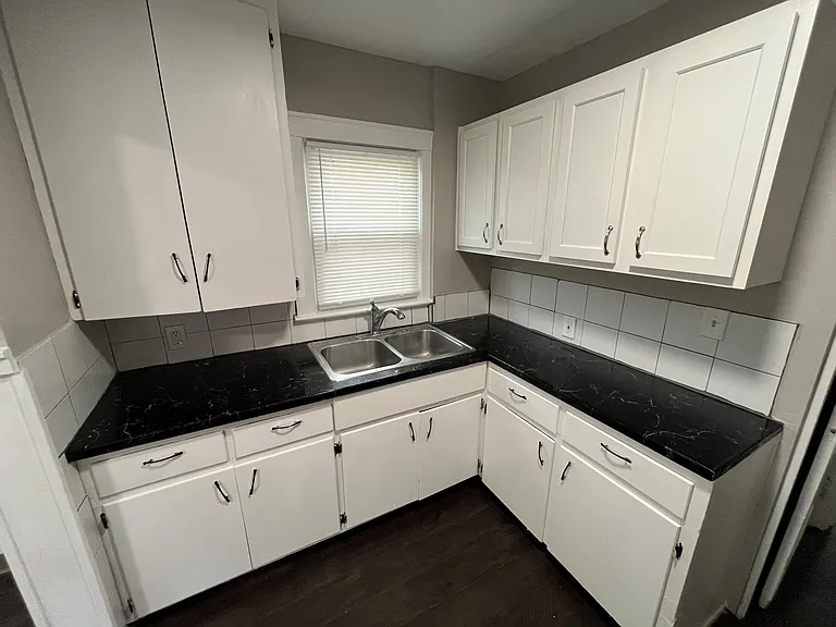 1126 Ardmore Ave SW — Photo 8