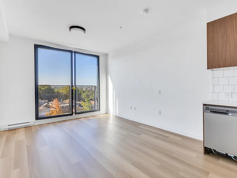 3455 Hastings St E — Photo 52