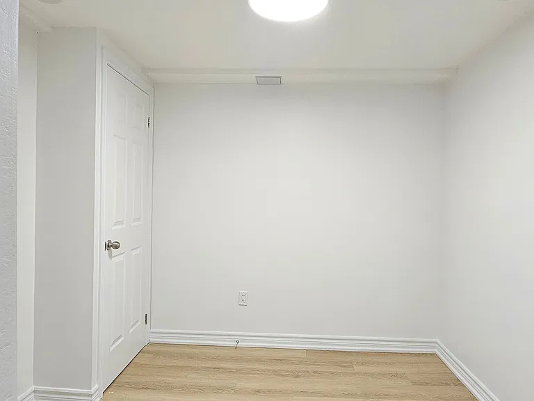 78 Dragoon Cres #BASEMENT — Photo 9