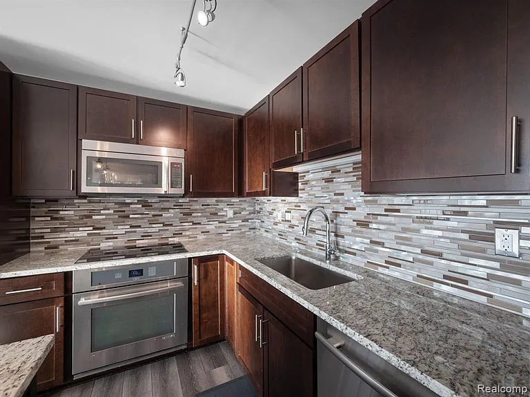411 S Old Woodward Ave #714 — Photo 9