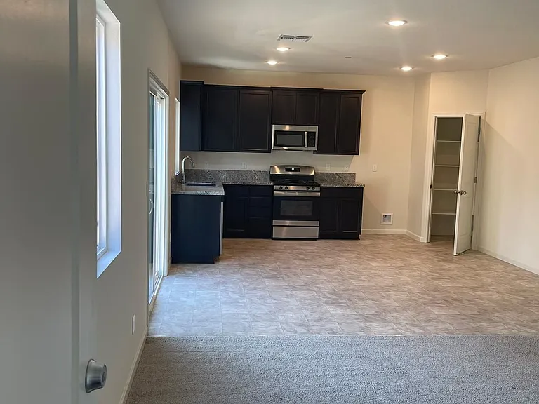 1538 Gauntlet Dr — Photo 2
