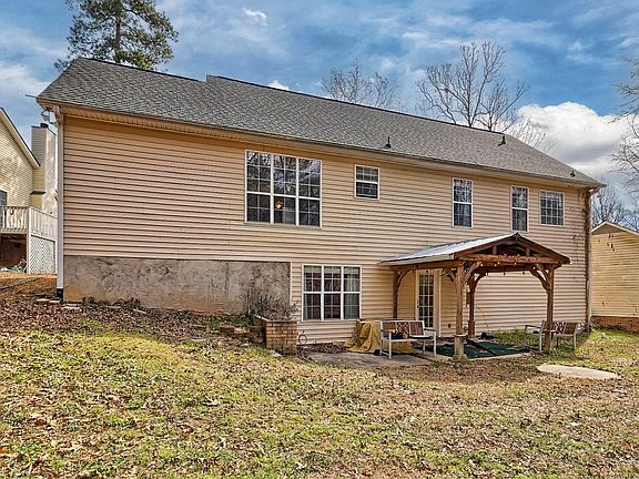 5th image of 13 Gidding Ct