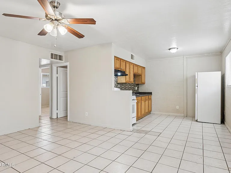 2133 W Adams St #2 — Photo 13
