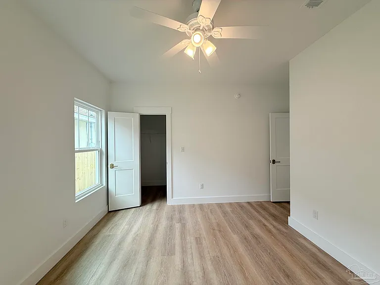 1901 N Davis Hwy — Photo 12