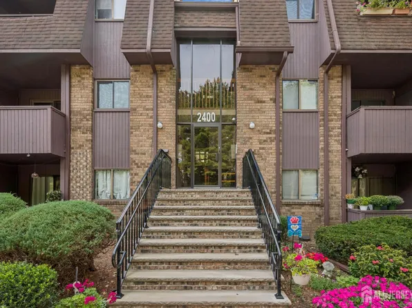 2434 Old Stone Mill Dr, Cranbury, NJ 08512