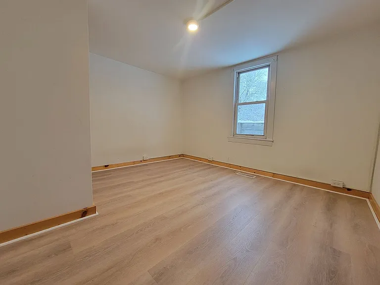 510 N Albany St — Photo 8