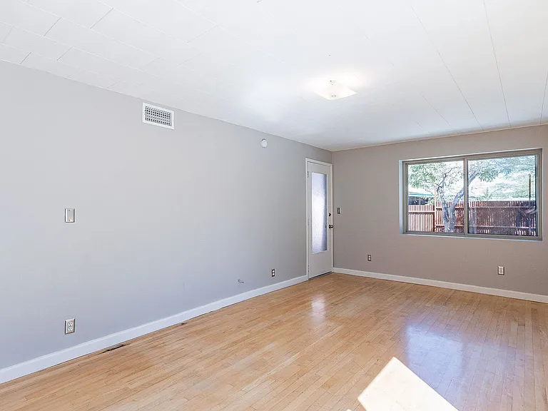 102 N Avenida Carolina — Photo 27