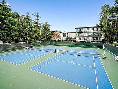 4th image of 930 Peninsula Ave APT 304