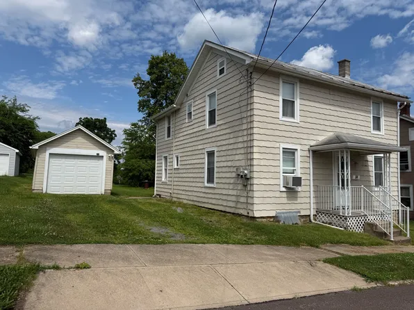 34 High St, Montgomery, PA 17752