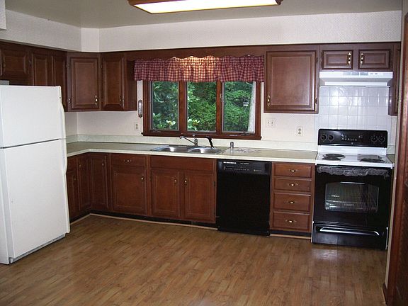 4th image of 45890 Church Dr