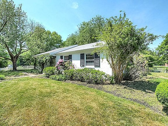 2nd image of 301 Danray Dr