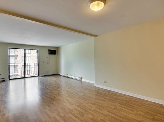 4th image of 550 Graceland Ave APT 14