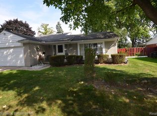 37120 Sunnydale St, Livonia, MI 48154