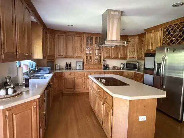 4 bed, 2.5 bath, 3203 sqft, $4,200 — Photo 2