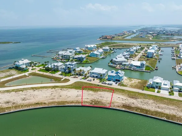 1026 N Isle Dr, Rockport, TX 78382
